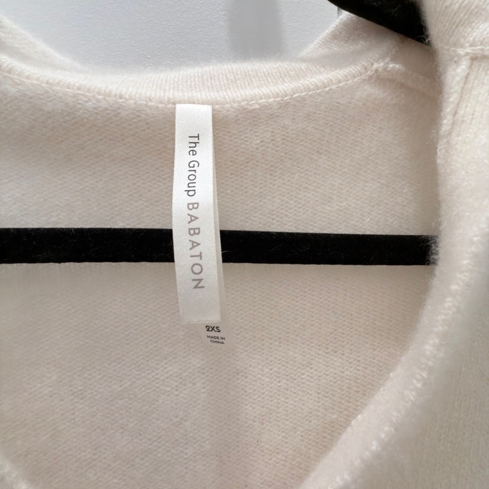 Aritzia Babaton Cream cashmere V-Neck Sweater 2xs - Picture 2 of 4